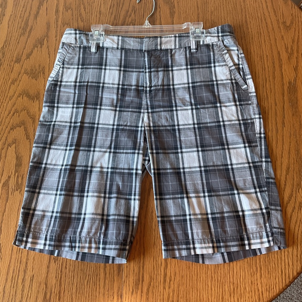 Women’s Sonoma Life+Style Bermuda Shorts, Size 14.